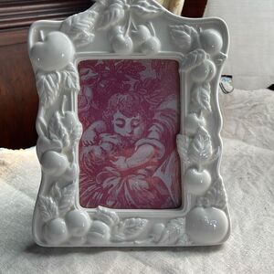 Vintage Charpente ceramic fruit rimmed gram. Pic size 5”x3.5”.